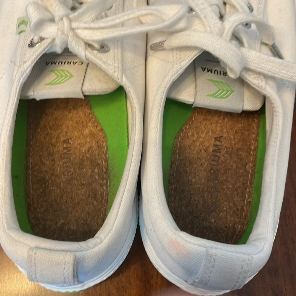 🍯Cariuma white canvas sneakers